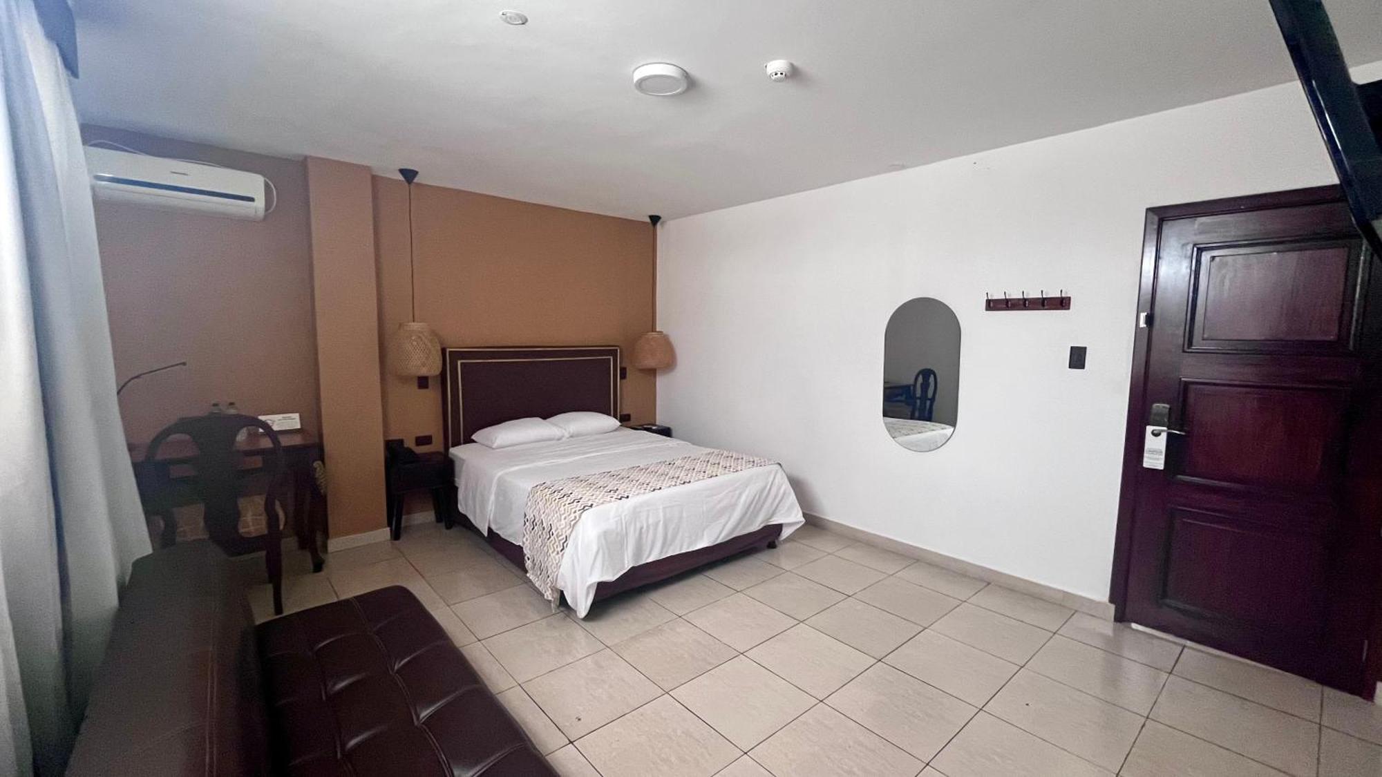Hotel Patrimonial By Greenfield جواياكيل المظهر الخارجي الصورة